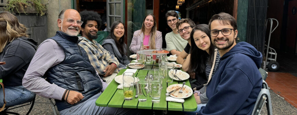 Nikos Kyrpides and the rest of his team out to lunch with Júnia Schultz